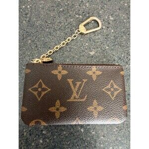 Louis Vuitton Monogram Key Pouch Clés France 2019 AR3109 Authentic Bag Charm